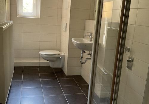 Bad mit Dusche (1)