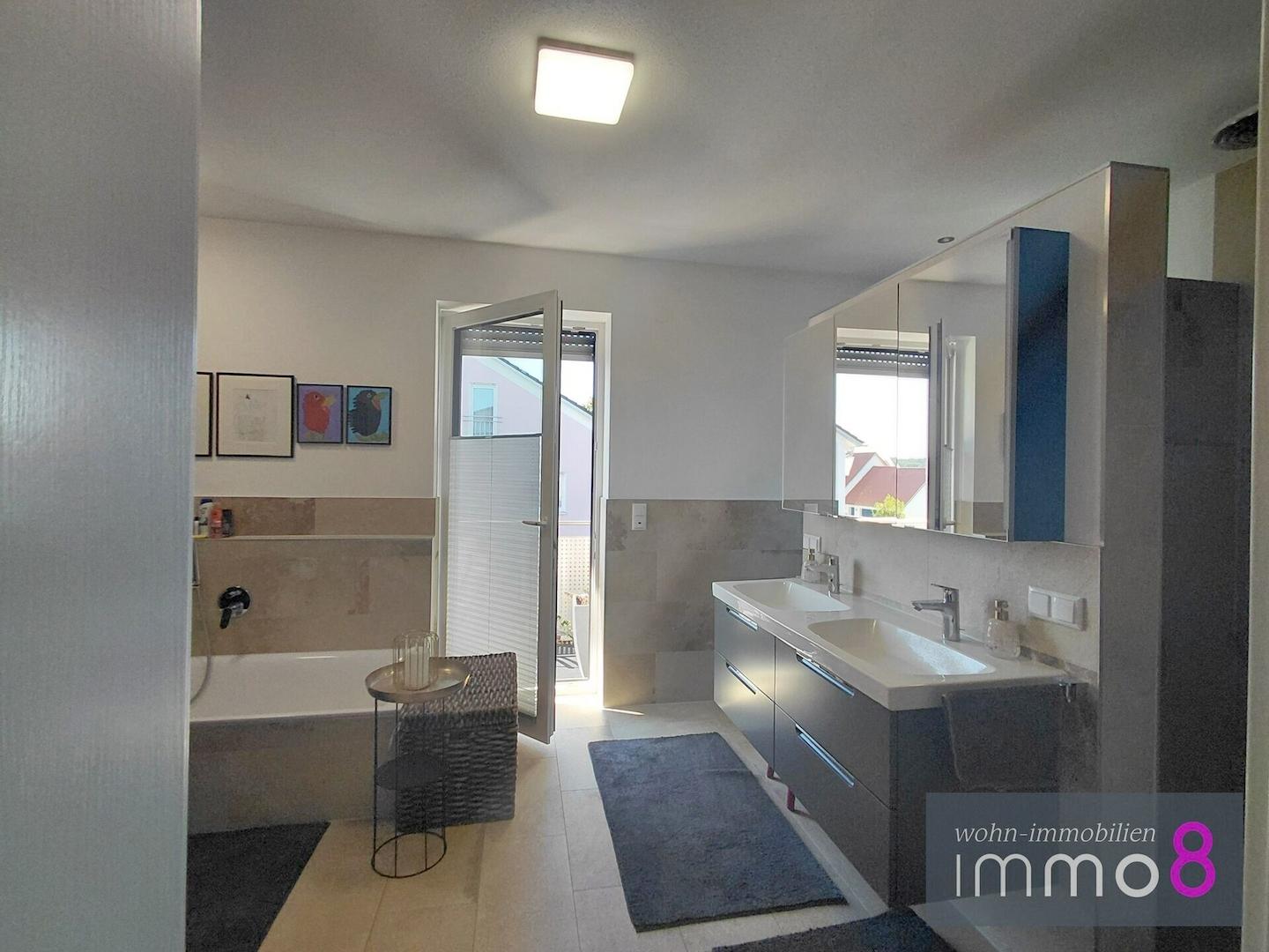 Badezimmer mit Balkon