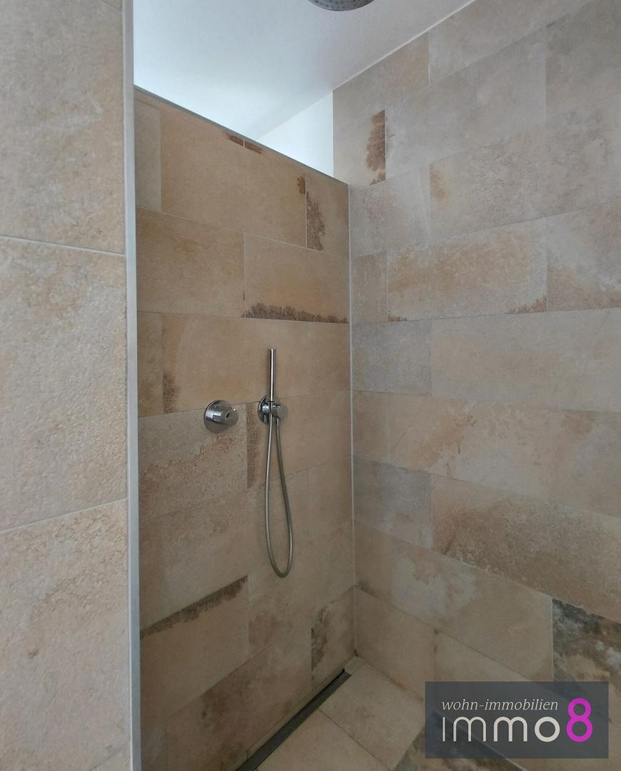 Offene Dusche im OG