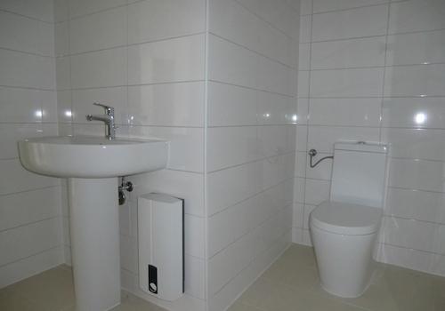 Bad/ WC und Waschtisch