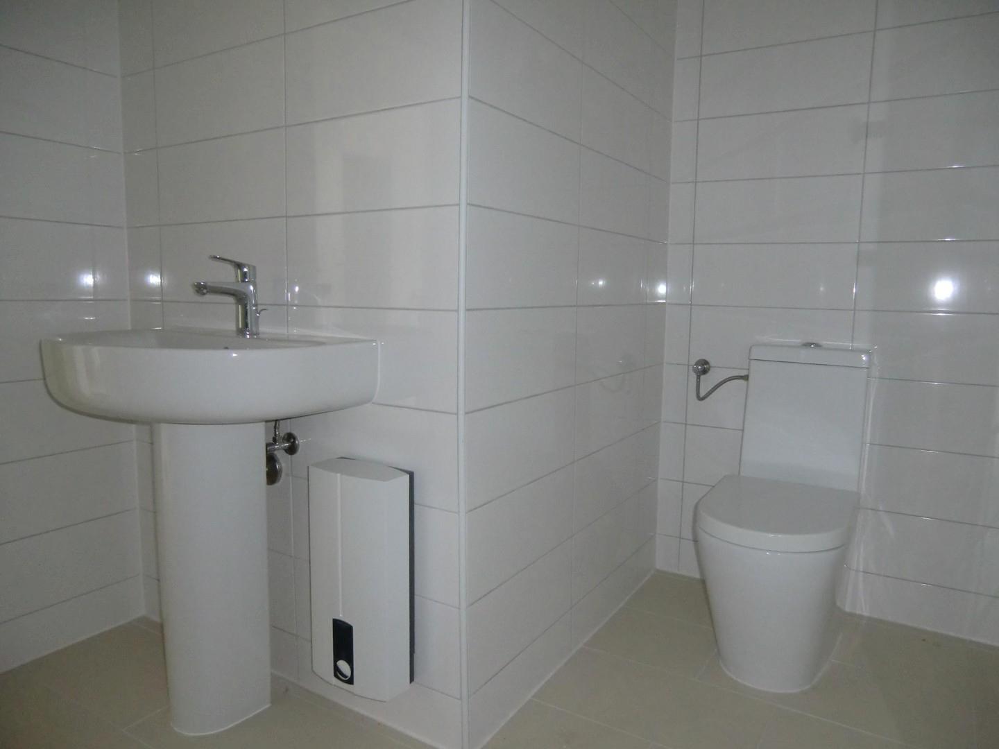Bad/ WC und Waschtisch