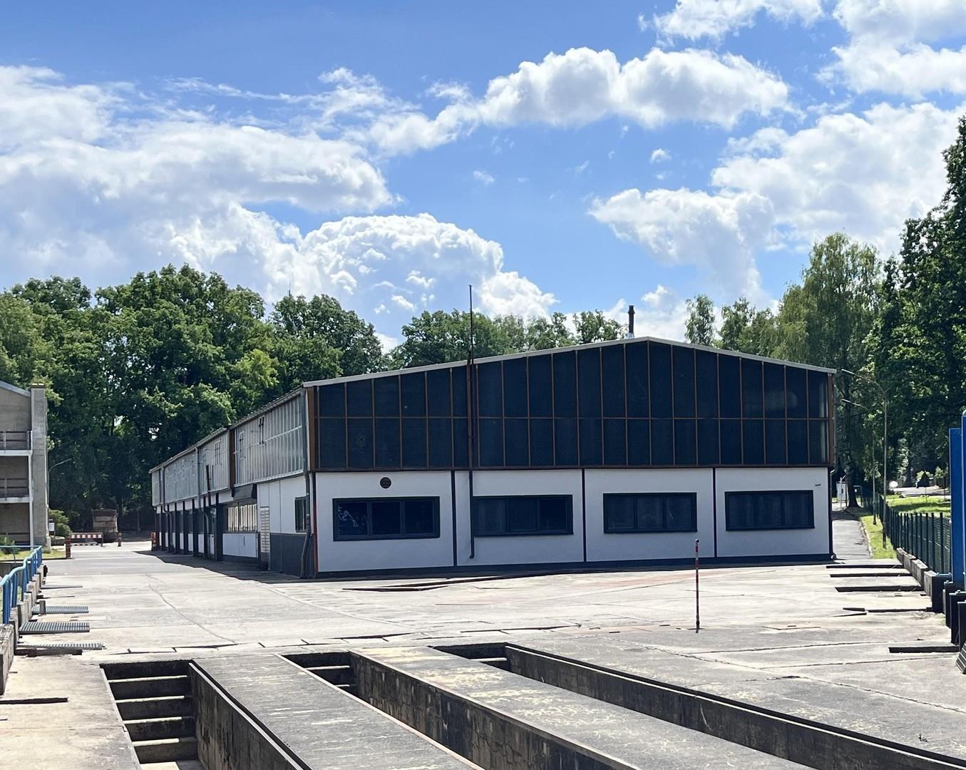 Gelände - Halle