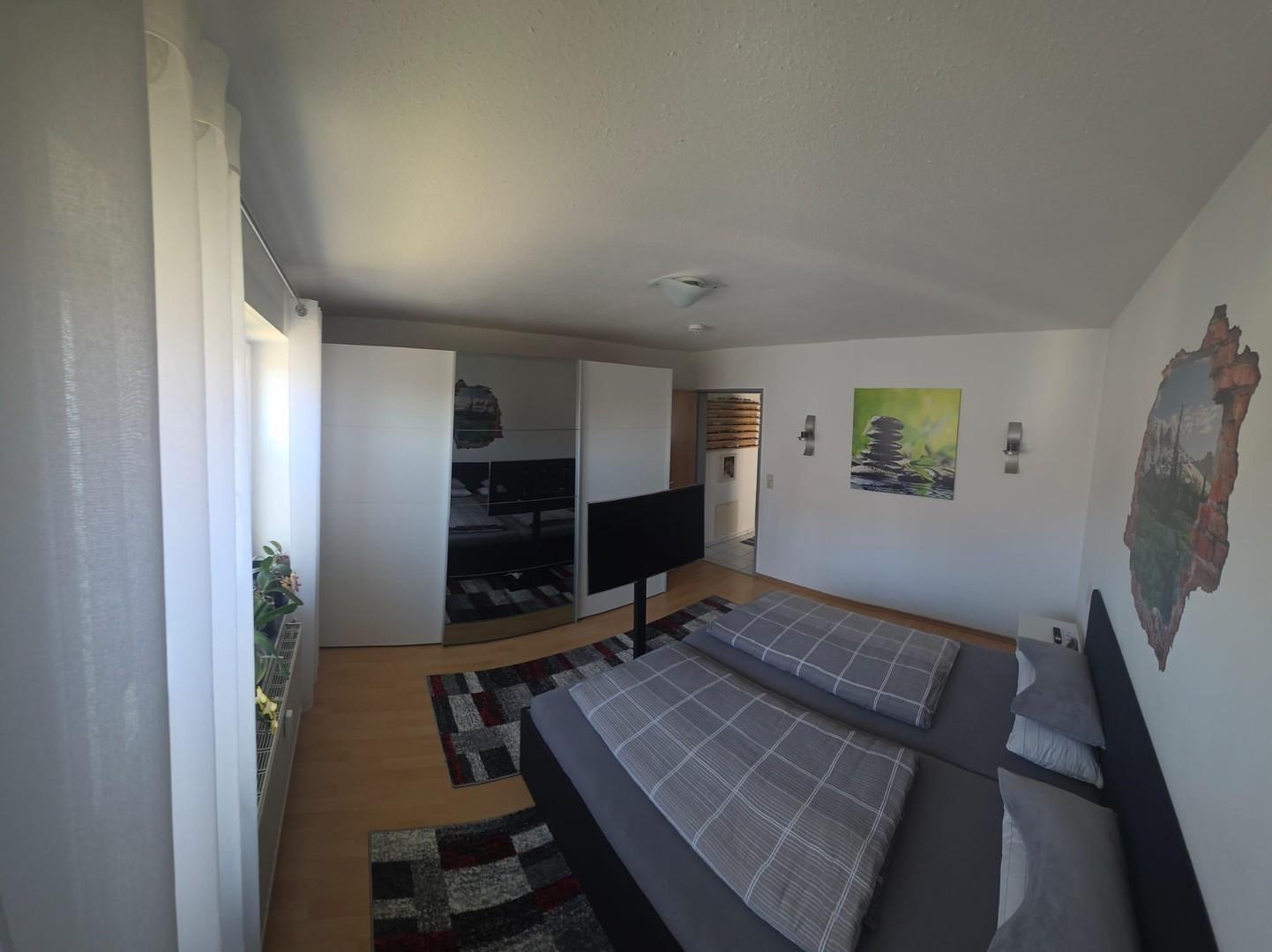 Schlafzimmer 1