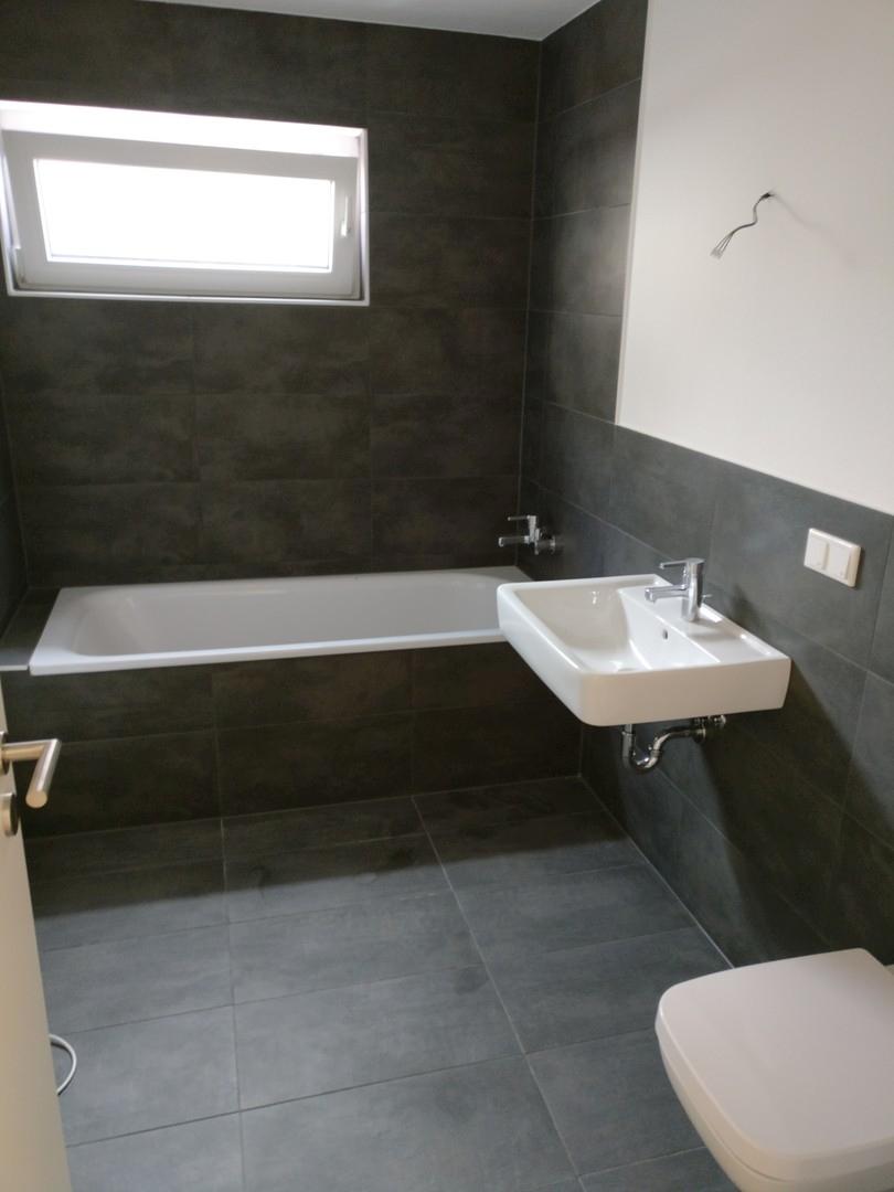 Hauptbad mit Wanne