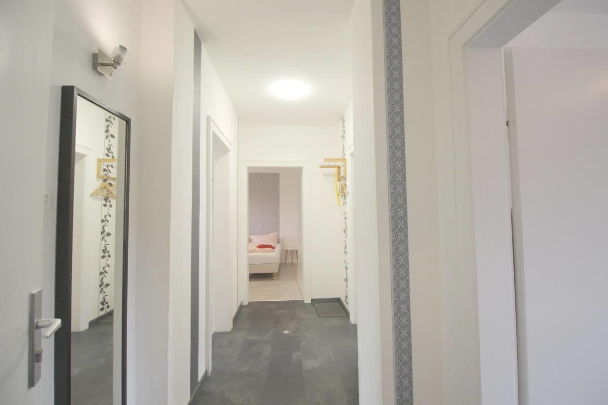 Blick in den Flur EG-Wohnung
