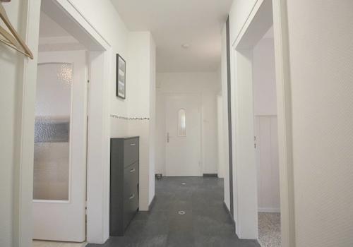 Flurblick auf Eingangsbereich EG-Wohnung