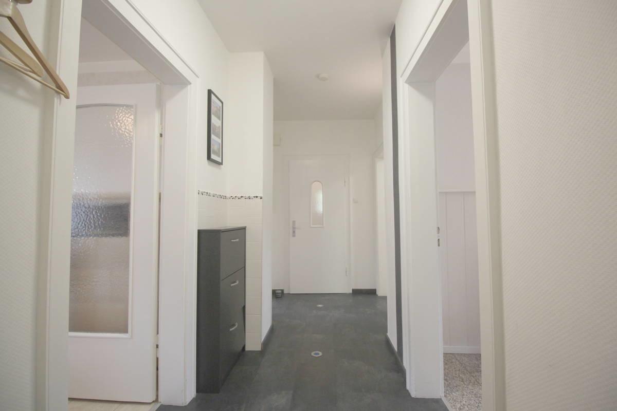 Flurblick auf Eingangsbereich EG-Wohnung