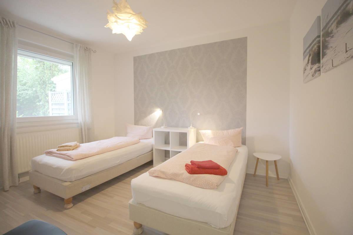 1. Schlafzimmer EG-Wohnung