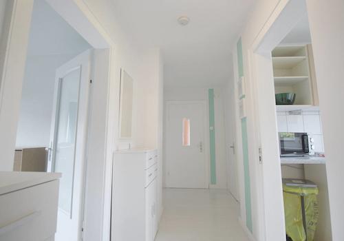 Flurblick auf Eingangsbereich DG-Wohnung