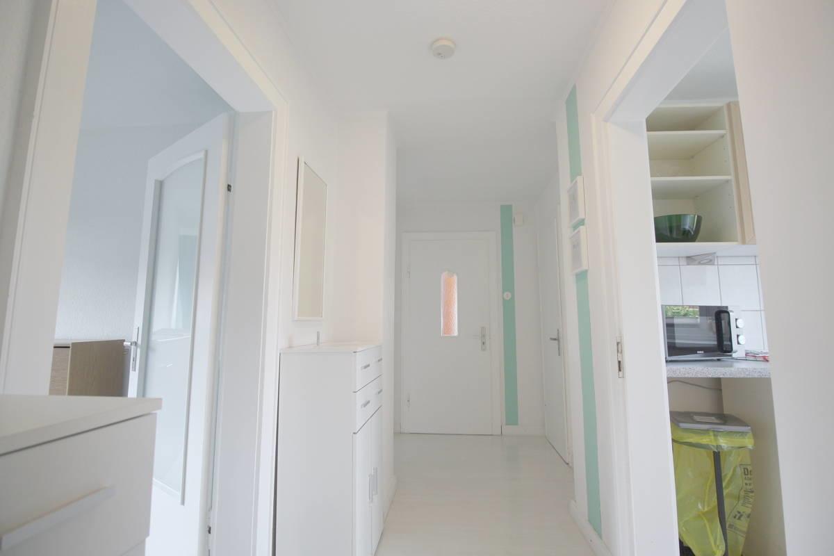 Flurblick auf Eingangsbereich DG-Wohnung