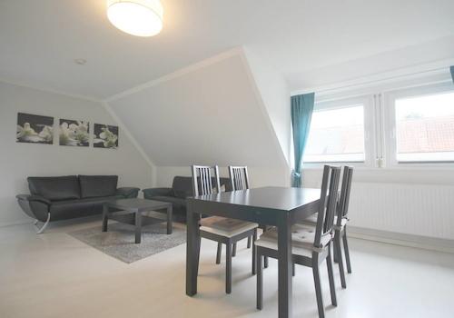 Großzügiges Wohnzimmer DG-Wohnung