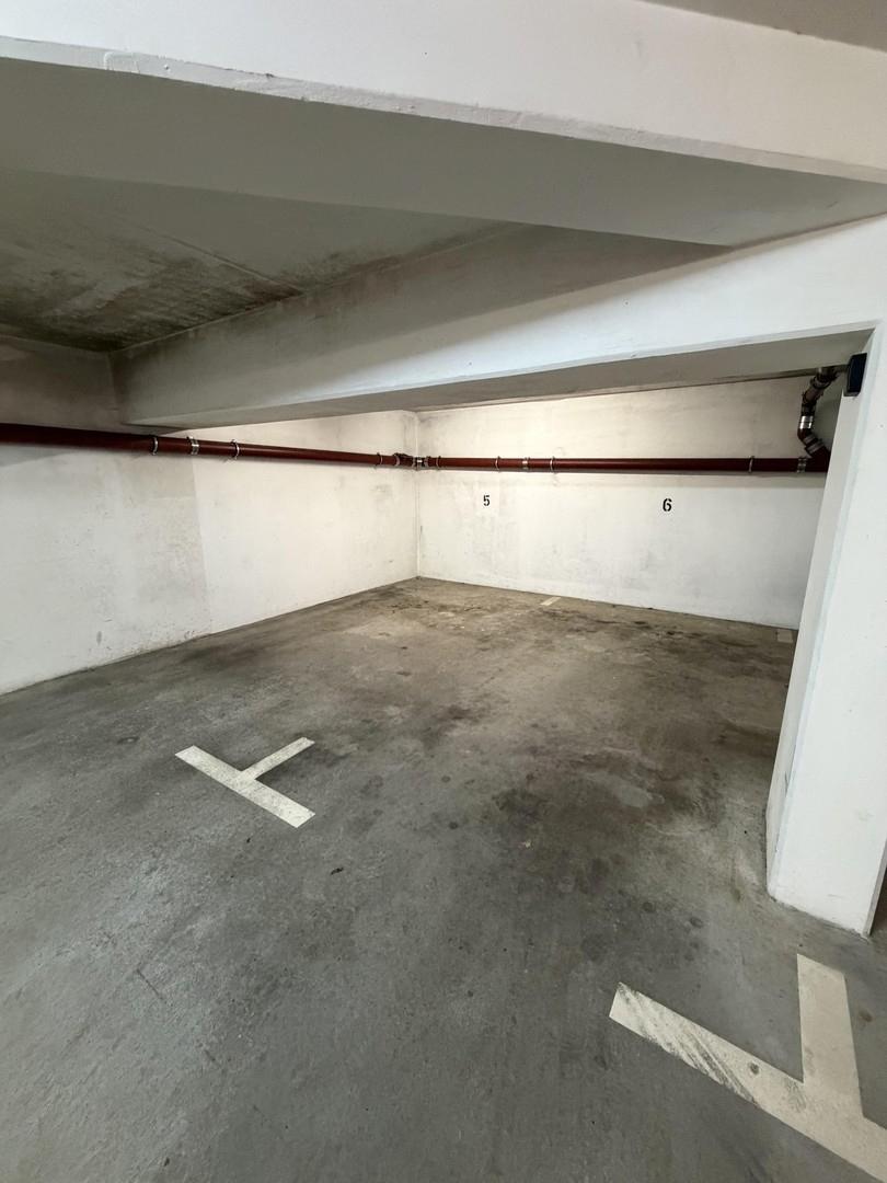 Tiefgarage/zwei Parkplätze
