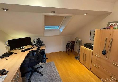 Büro/Schlafzimmer DG