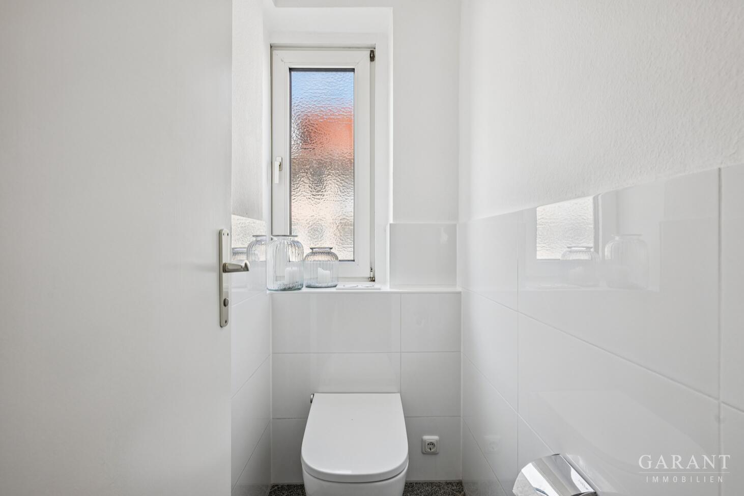 separates WC