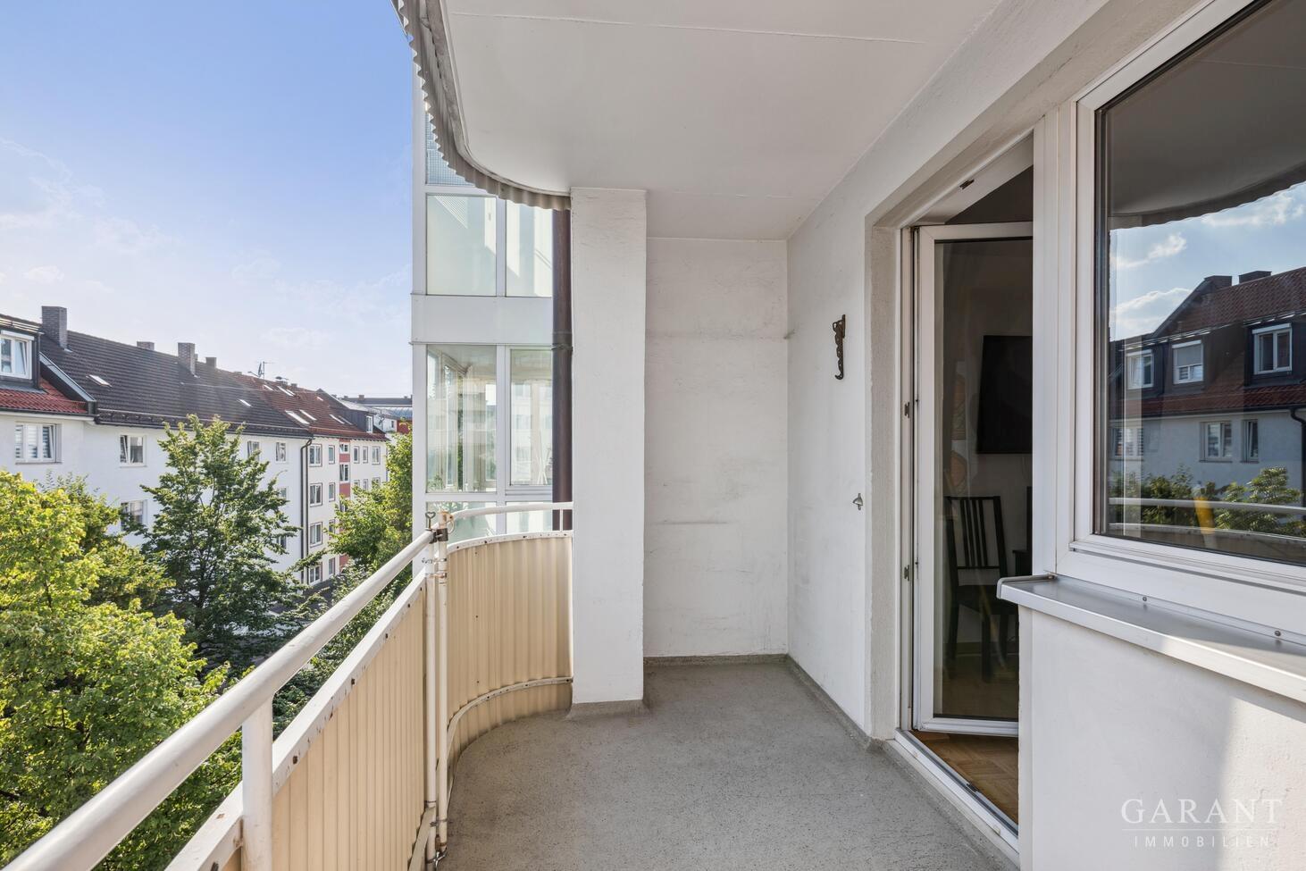 Loggia mit Südausrichtung und Blick über die Däche