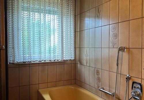 Bad mit Wanne