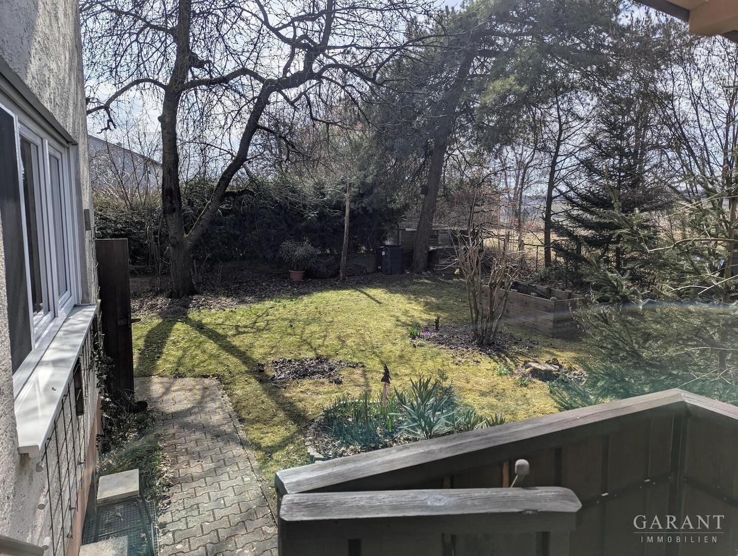Blick-in-den-Garten