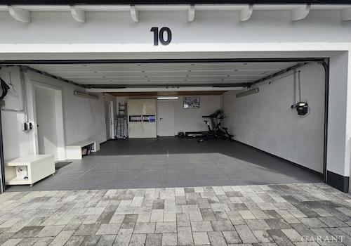 grosse Garage