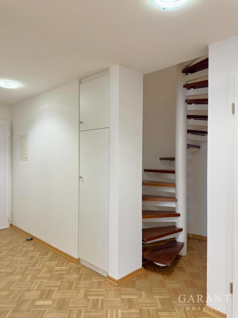 Treppe zu Ebene 2
