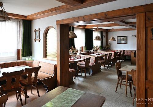 Gasthof Nebenzimmer und  Saal .