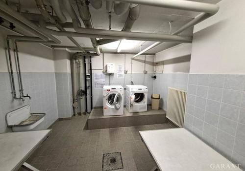 öffentliche Waschmaschine und Trockner