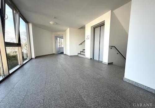 Treppenhaus/ Aufzug