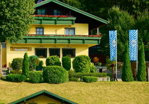 Hotel im Alpenstil