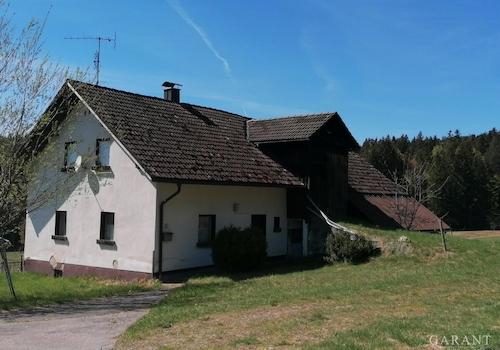 Haus von Straßenseite aus