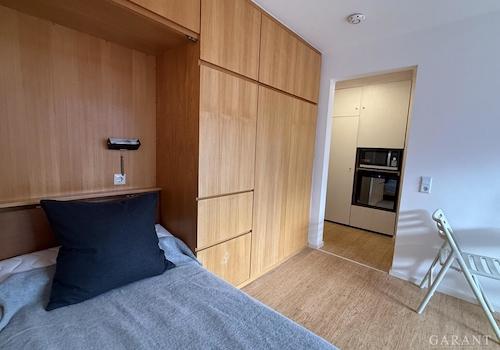 Schrank mit Bett