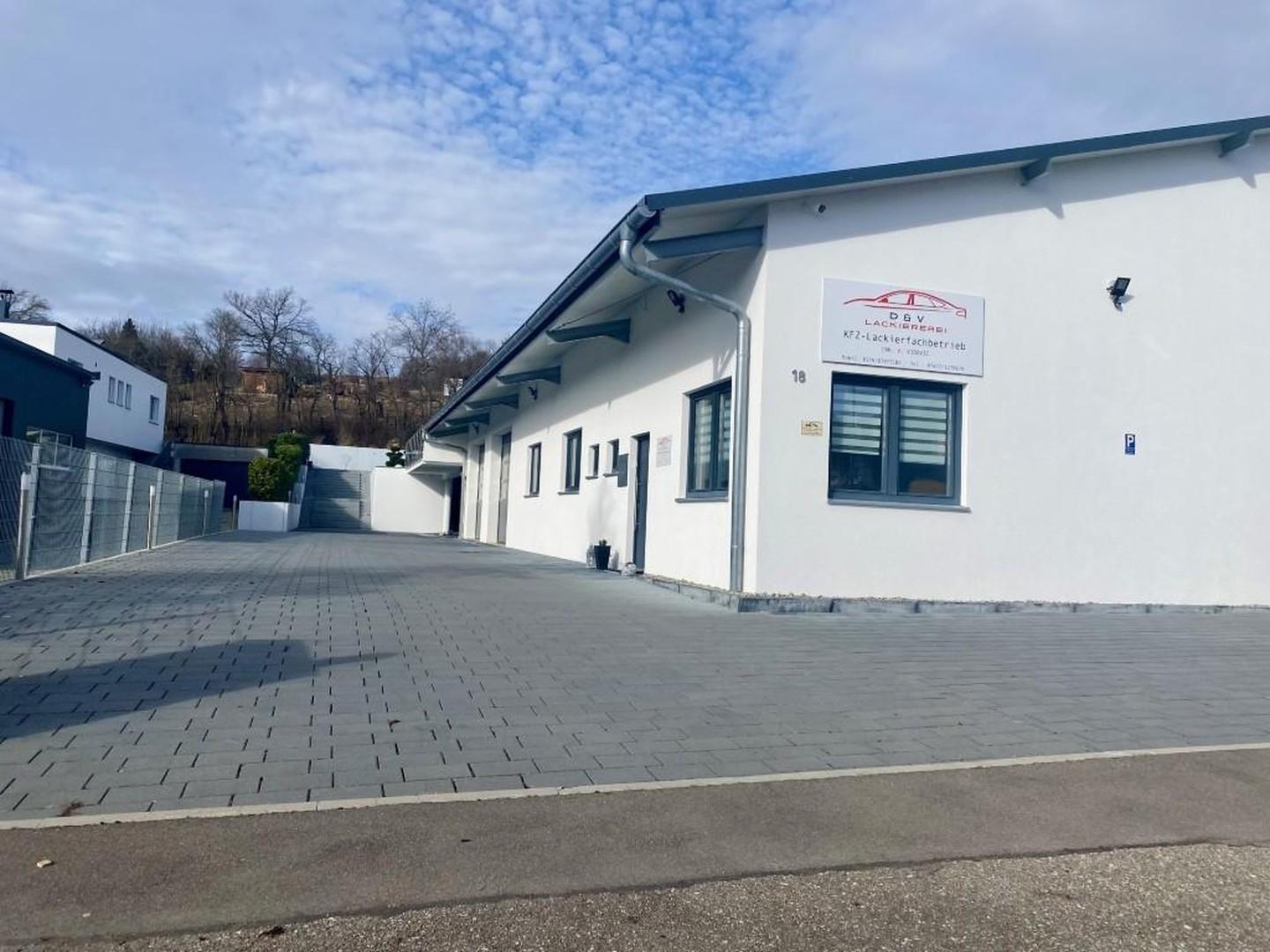 Lackierwerkstatt außen