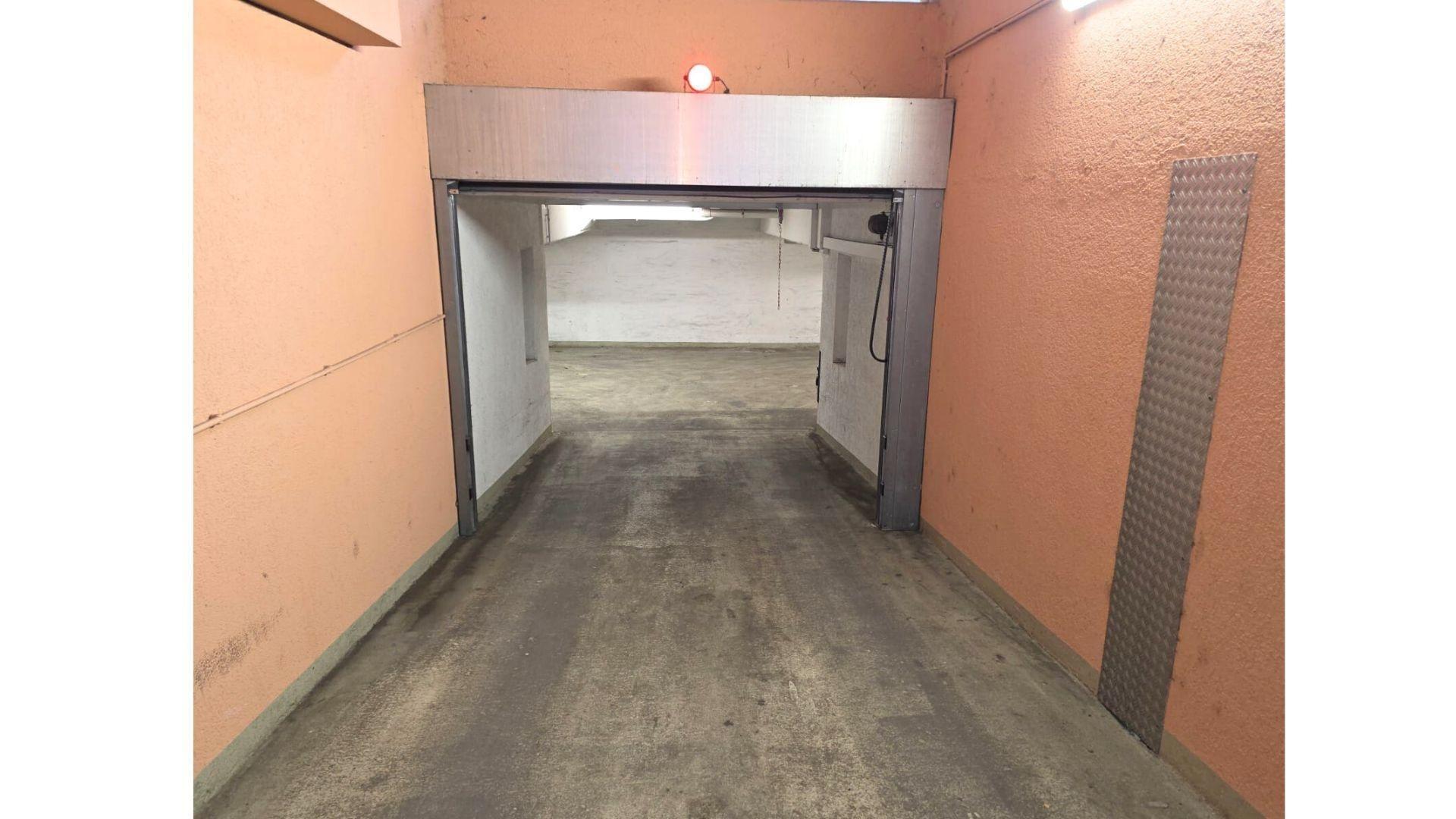 Tiefgarageneinfahrt