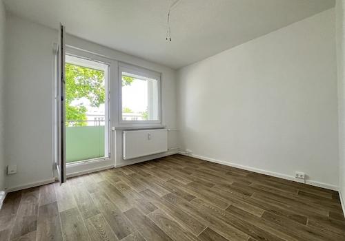 Schlafzimmer mit Blick zum Balkon