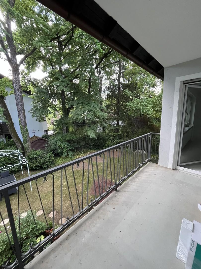 Blick vom Balkon ins Grüne