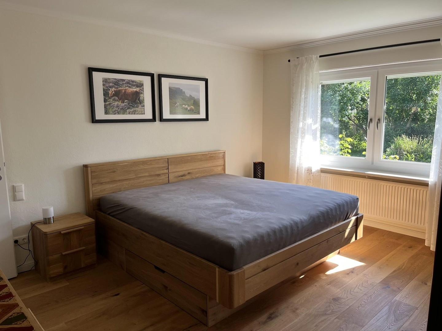 Schlafzimmer 1