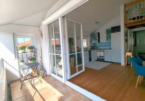 Helle Wohnung mit Fensterfront