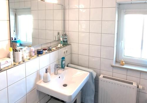 Waschbecken mit Tageslicht