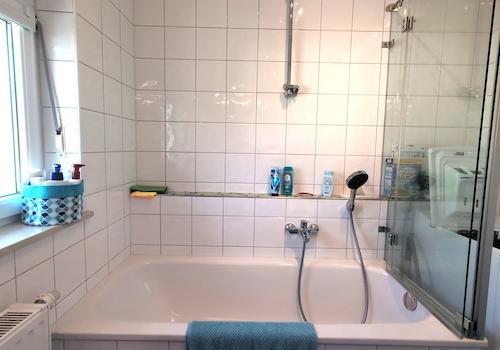 Badewanne und Waschmaschine