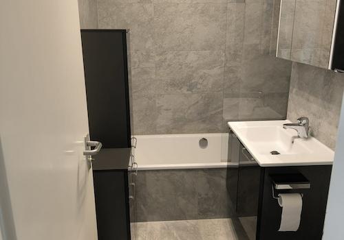 Bad mit Dusche/Badewanne