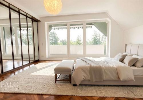Schlafzimmer mit Balkon - (KI generiert)
