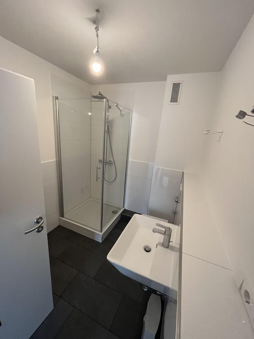 Bad mit Dusche und WC