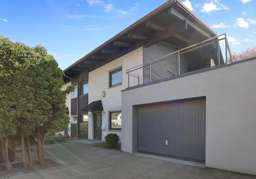 Haus- und Garagenansicht