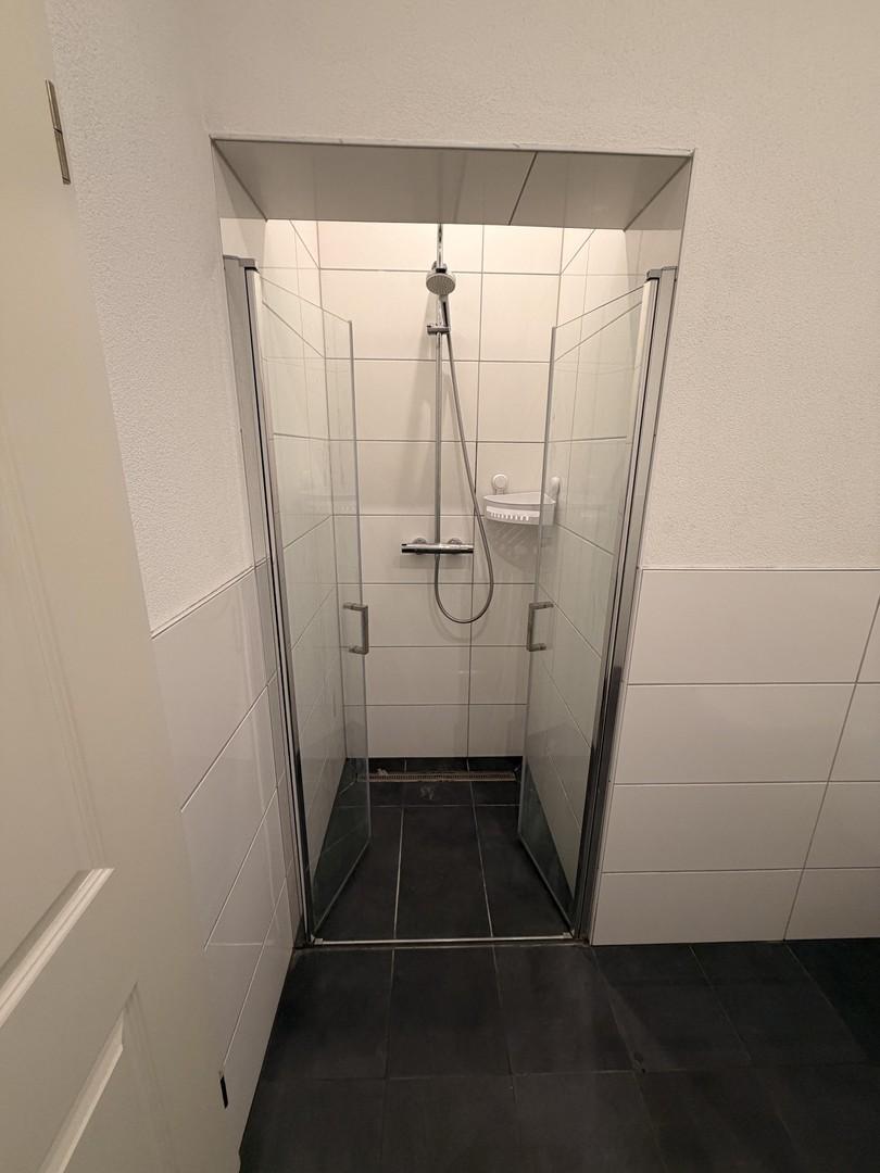 Dusche und WC