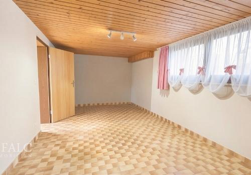 Zimmer im Untergeschoss
