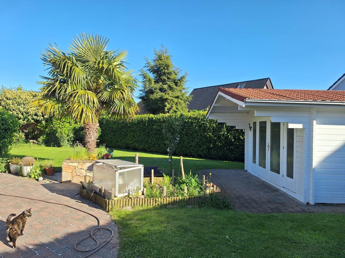 Garten mit Gartenhaus