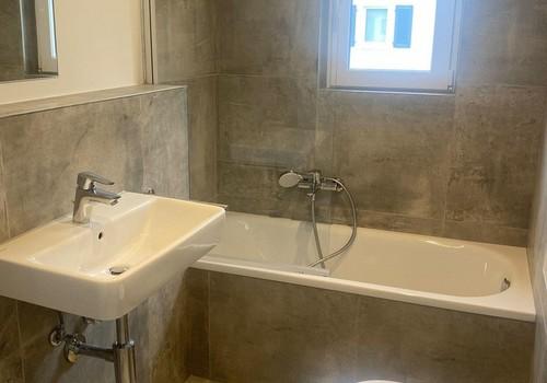 Badezimmer mit Tageslicht