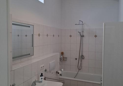 Bad mit Wanne