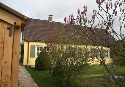 Gartenweg von Garage
