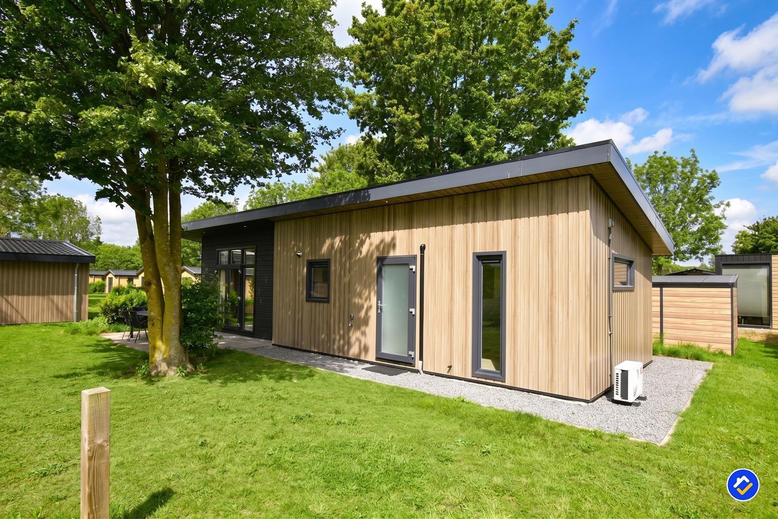 kaufen-freistehendes-ferienhaus-lith-vorderansicht-nachhaltig-recreatieadviseurs-vakantiehuistekoop-nl.jpg