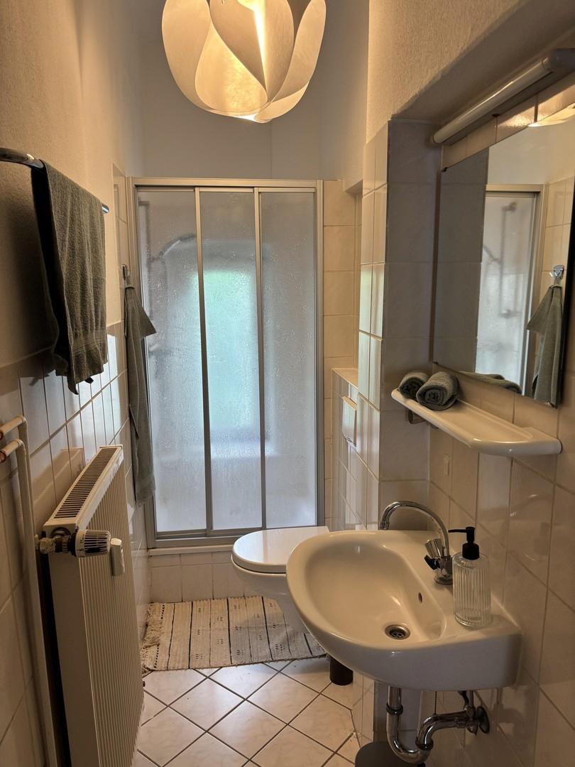 Badezimmer mit Dusche