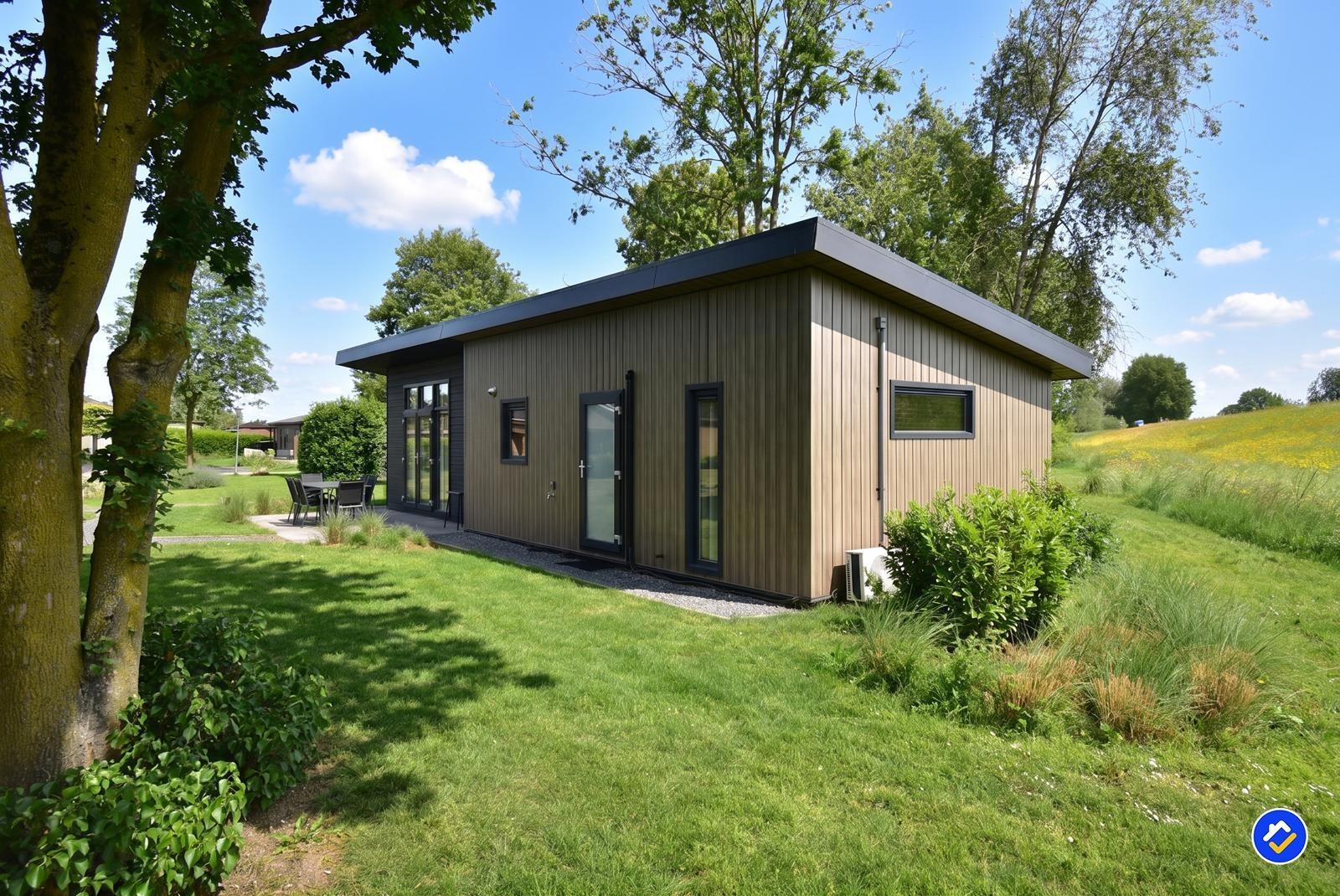 kopen-vrijstaande-vakantiewoning-lith-achterzijde-groenstrook-recreatieadviseurs-vakantiehuistekoop-nl.jpg